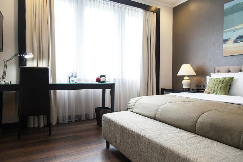 Classic Double Room image 3