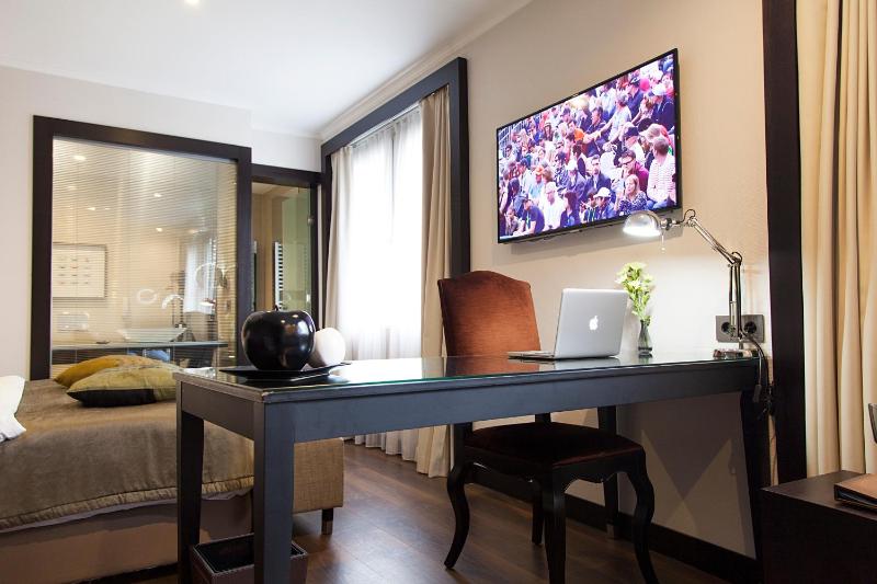 Grand Deluxe Double Room image 4