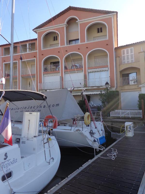 appartement avec vue sur bateau - image 4