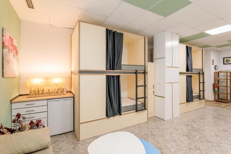HOSTEL Pepper-Gold -STEP-FREE ENTRANCE -car- free Space-no nois-3 minutes from Port -BED ROOMS 8 GUEST 55 M2 AND 8 GUEST 65 M2 - image 14