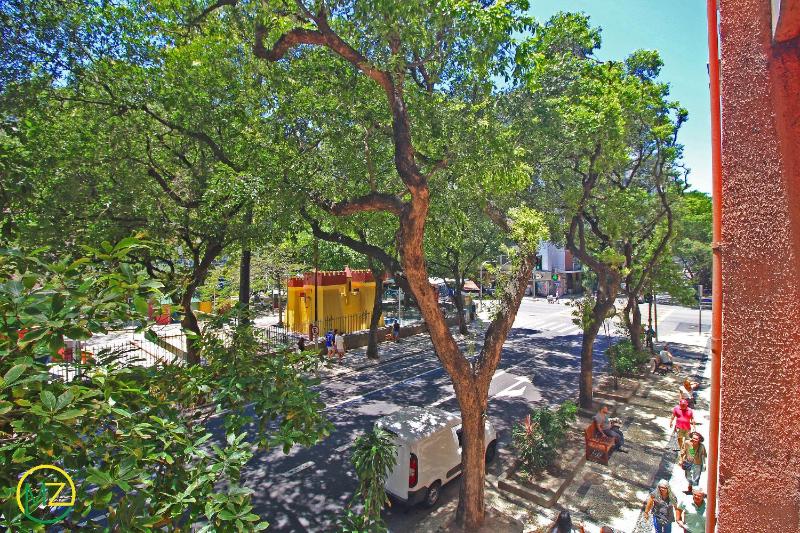 Bom 3 quartos no posto 6 com vaga de garagem - image 13
