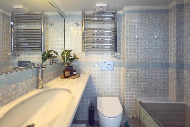 Acropolis Sky Retreat Jacuzzi & 3BR Maisonette - image 8