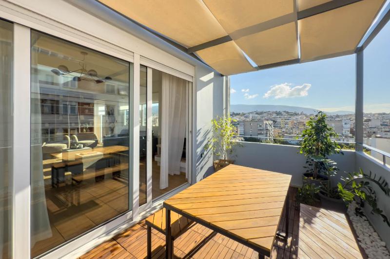 Acropolis Sky Retreat Jacuzzi & 3BR Maisonette - image 10