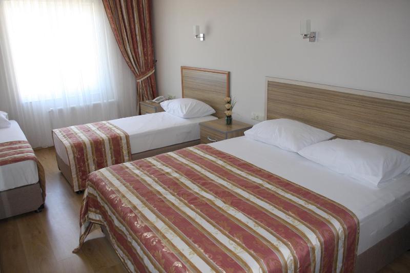 Quadruple Room image 3