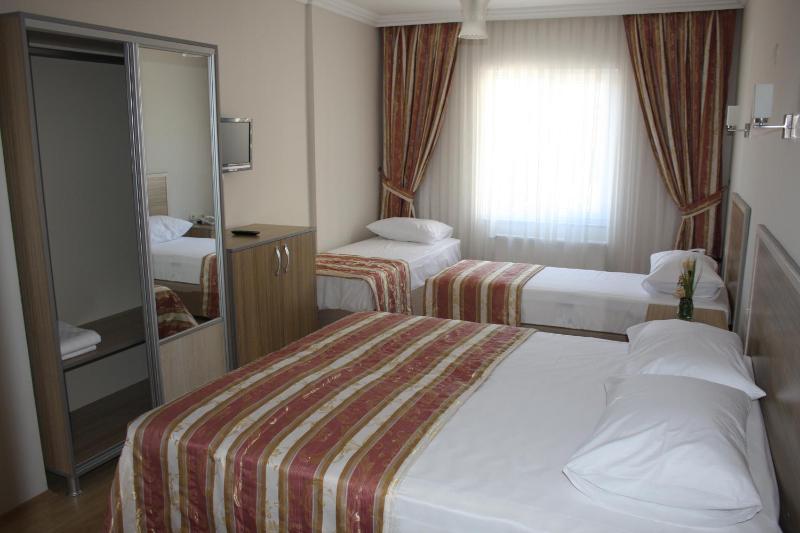 Quadruple Room image 4