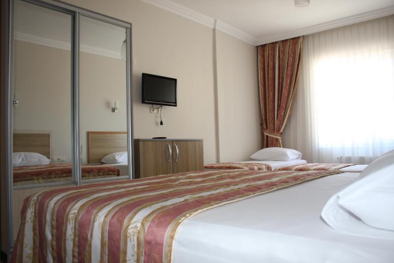 Quadruple Room image 2