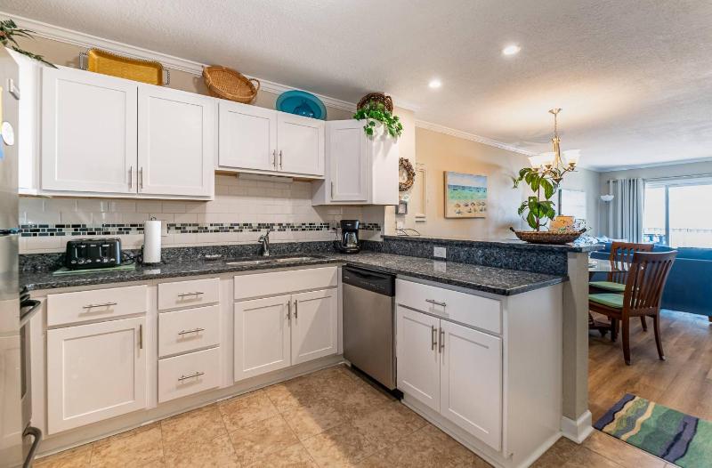Perfect Ocean View - Oceanfront Condo Private Balcony Community Pool - image 6