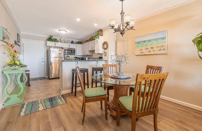 Perfect Ocean View - Oceanfront Condo Private Balcony Community Pool - image 4