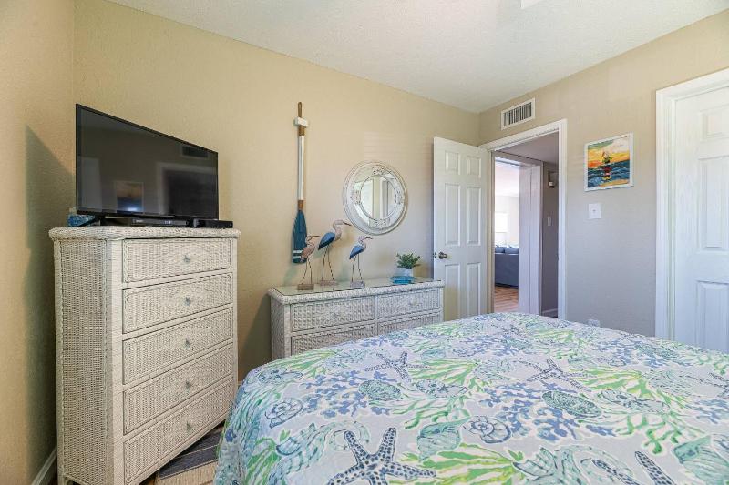 Perfect Ocean View - Oceanfront Condo Private Balcony Community Pool - image 16