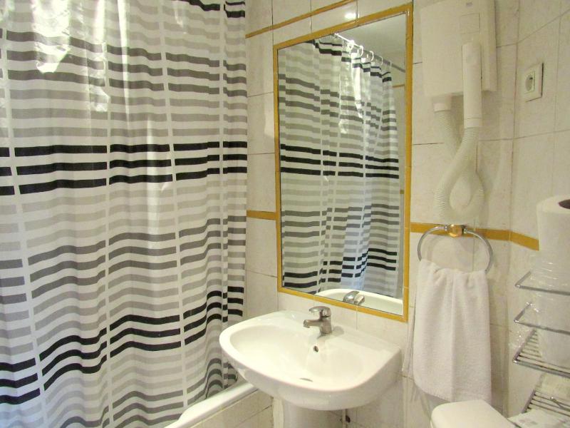 Triple Room image 2