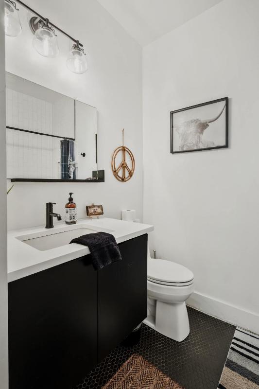 Group Friendly 2 Nashville Homes Sleeps 15 - image 5