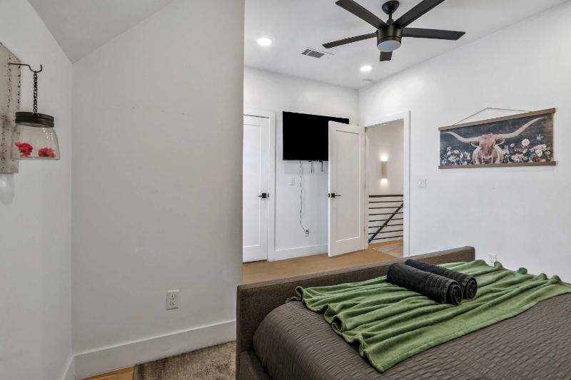 Group Friendly 2 Nashville Homes Sleeps 15 - image 9