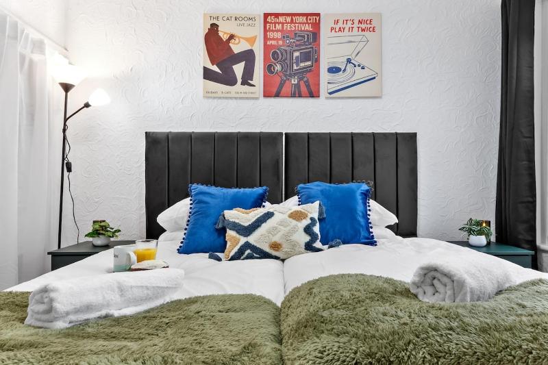 Spacious 3 Beds Home Close to Southampton GENERAL HOSPITAL - sleep 9 - Free Parking - Pool table - 2 Large TVs - image 45