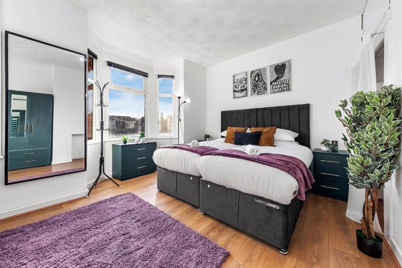 Spacious 3 Beds Home Close to Southampton GENERAL HOSPITAL - sleep 9 - Free Parking - Pool table - 2 Large TVs - image 31