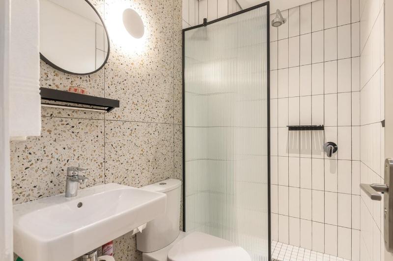 Charming Apartment Steps From Sea Point Beach - image 15
