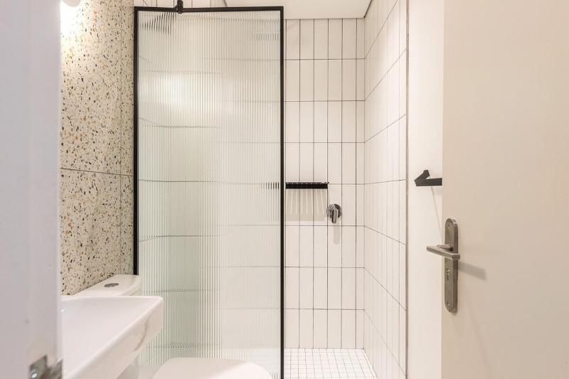 Charming Apartment Steps From Sea Point Beach - image 14