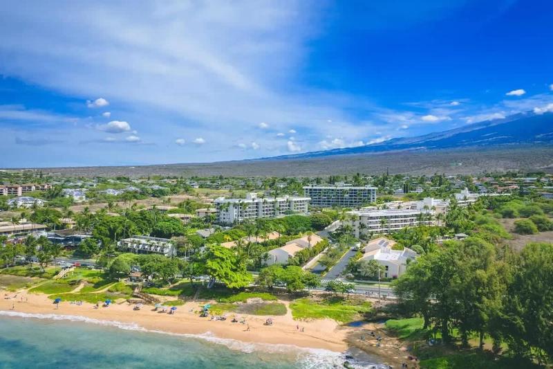 Beachfront Studio Walk to Kamaole Beach Pools - image 20