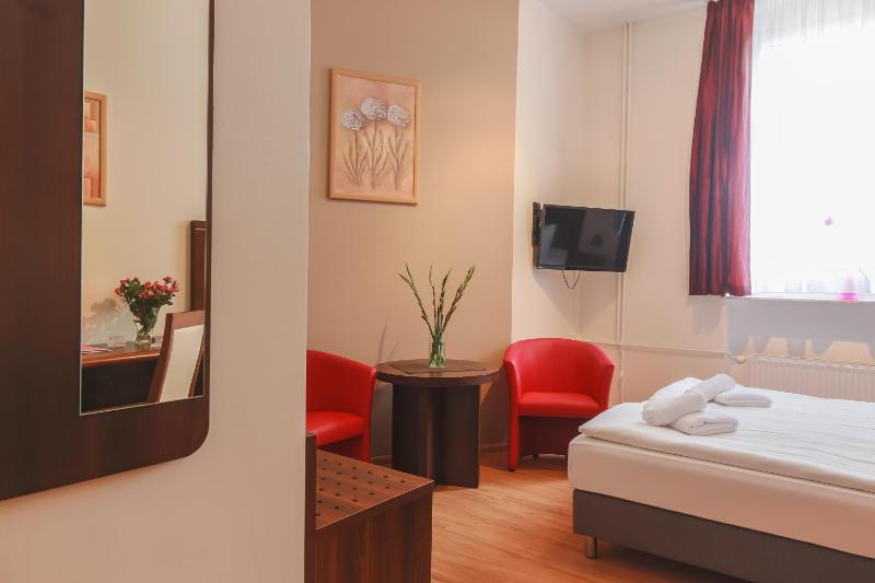 Standard Double Room image 2
