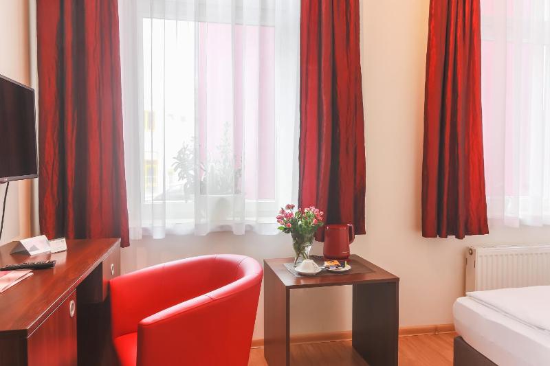 Standard Single Room image 3
