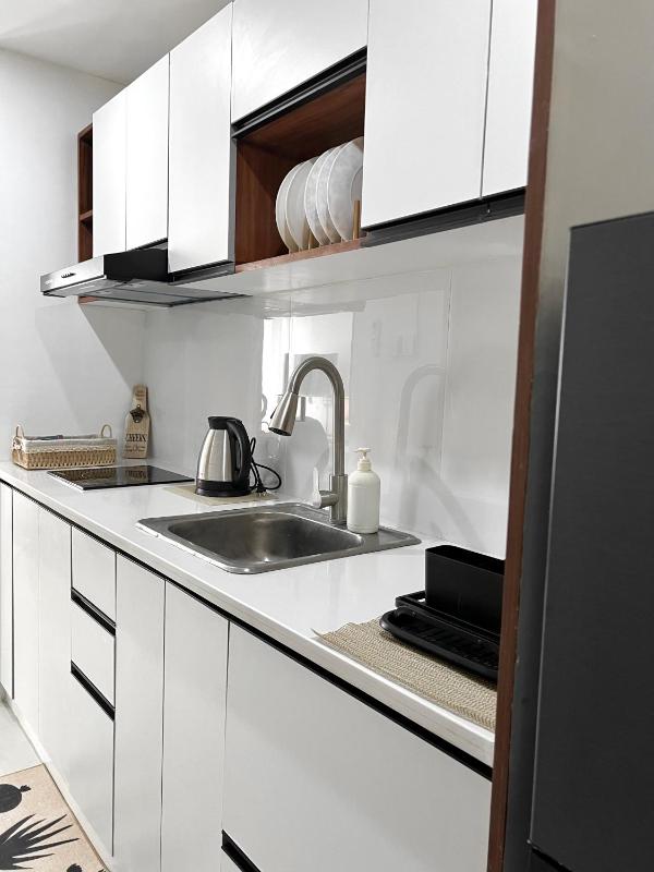 Shenna's Condo Unit Rental |Mountain-Facing Studio - image 8