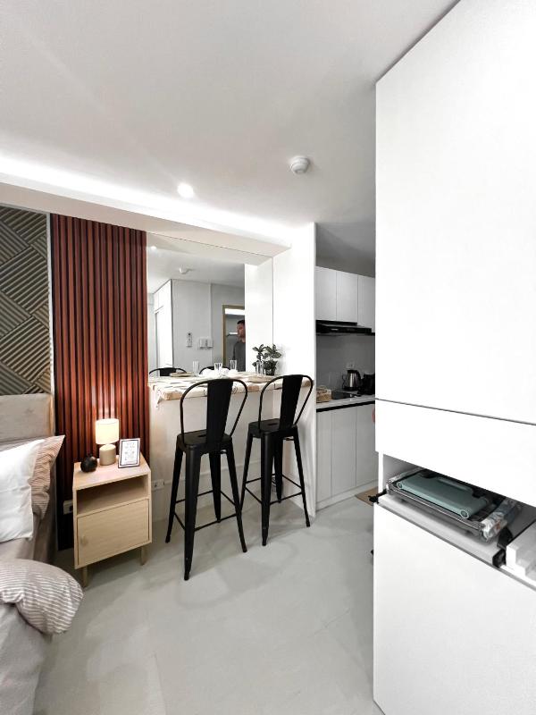 Shenna's Condo Unit Rental |Mountain-Facing Studio - image 20