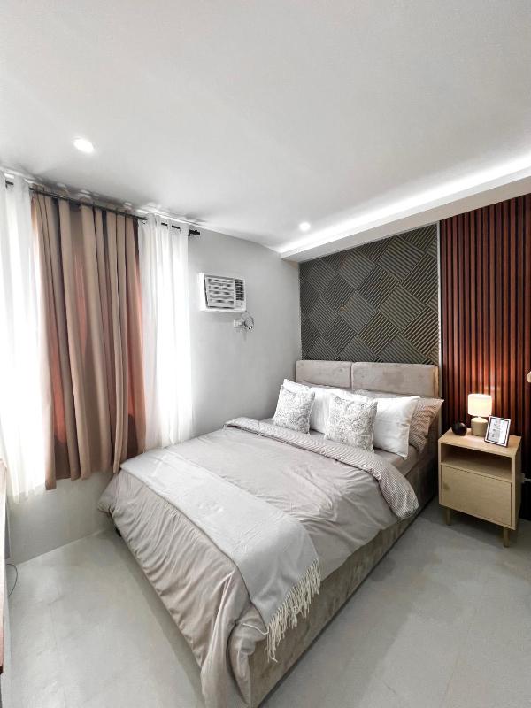 Shenna's Condo Unit Rental |Mountain-Facing Studio - image 14