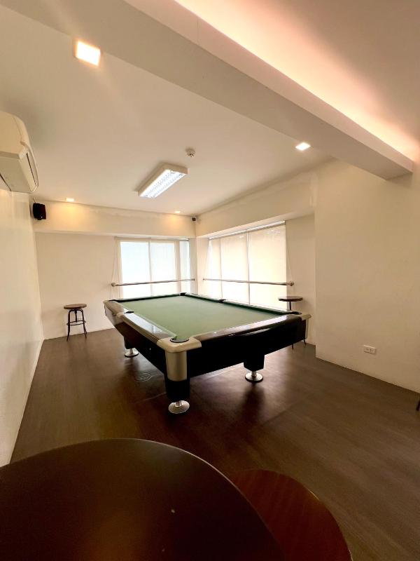 Shenna's Condo Unit Rental |Mountain-Facing Studio - image 12
