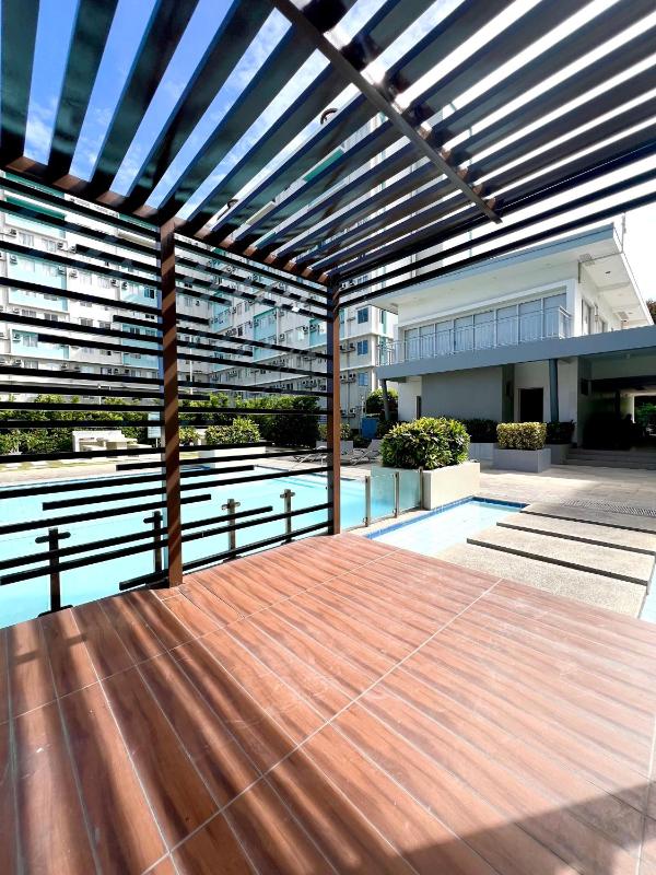 Shenna's Condo Unit Rental |Mountain-Facing Studio - image 10