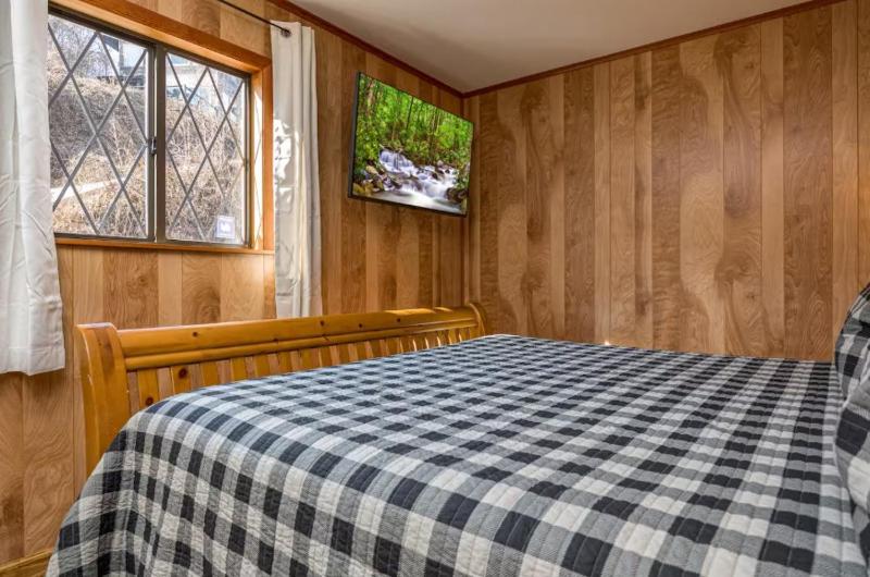 Beorns Cottage 5BR Smoky Mountain Getaway with Views Hot Tub & Game Room - image 23