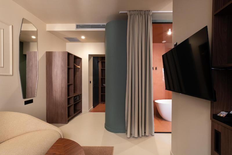 Boutique Hotel OPERA - image 18