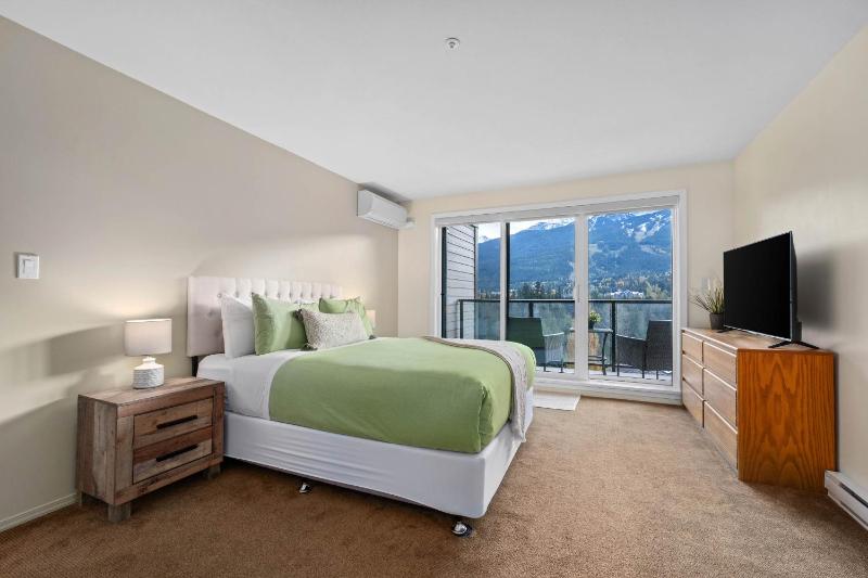2BR in Ironwood Stunning Mountain Views Shared Hot Tub and Pool Fireplace Parking - image 31