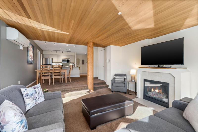 2BR in Ironwood Stunning Mountain Views Shared Hot Tub and Pool Fireplace Parking - image 33