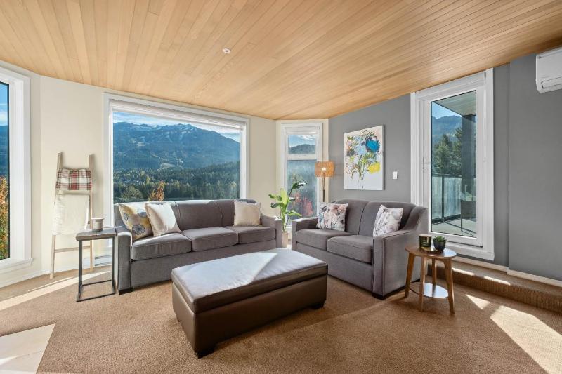 2BR in Ironwood Stunning Mountain Views Shared Hot Tub and Pool Fireplace Parking - image 4