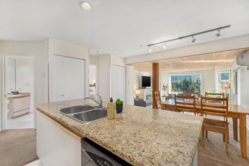 2BR in Ironwood Stunning Mountain Views Shared Hot Tub and Pool Fireplace Parking - image 28