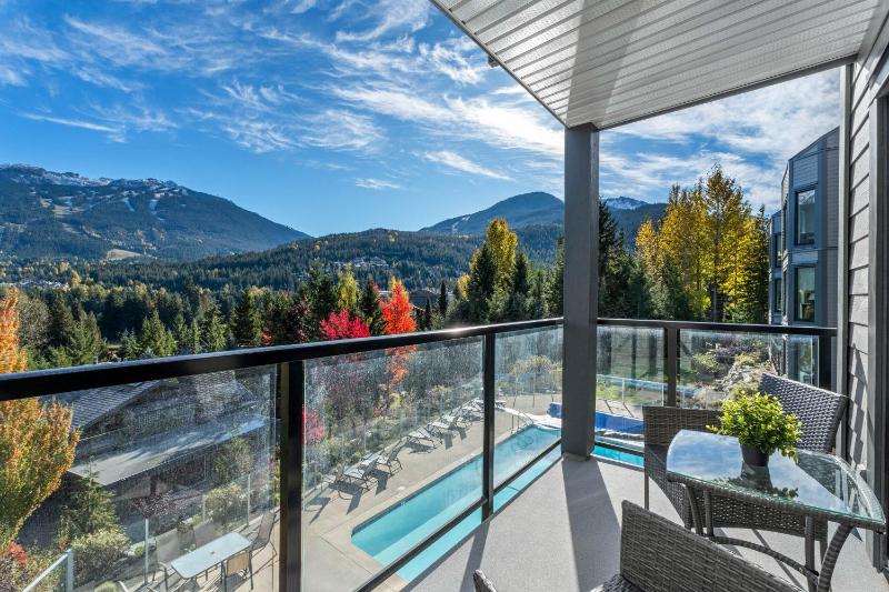 2BR in Ironwood Stunning Mountain Views Shared Hot Tub and Pool Fireplace Parking - image 10