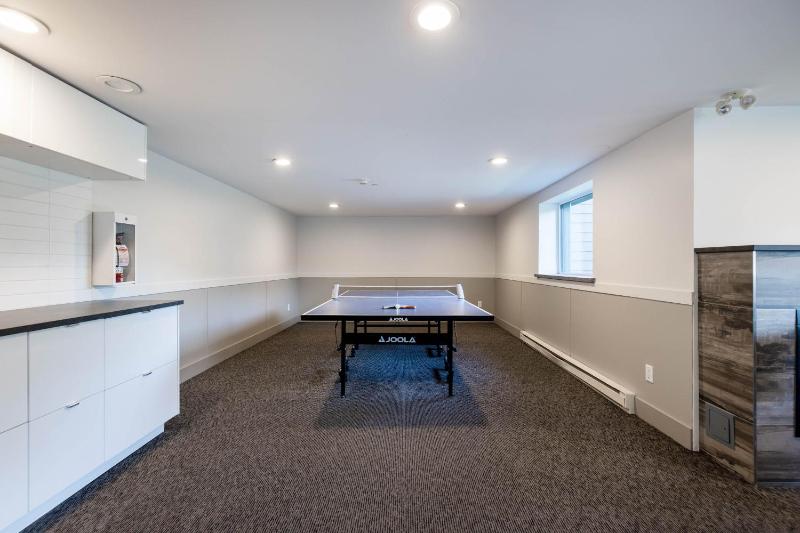 2BR in Ironwood Stunning Mountain Views Shared Hot Tub and Pool Fireplace Parking - image 9