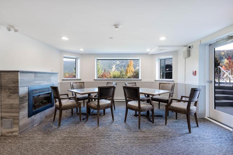 2BR in Ironwood Stunning Mountain Views Shared Hot Tub and Pool Fireplace Parking - image 20