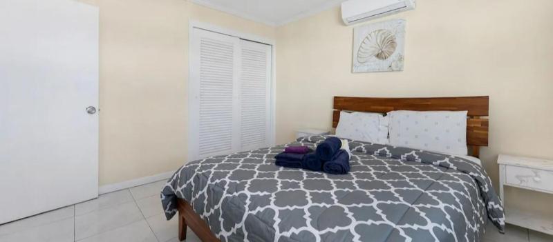 Lovely Apartment with 24h security - walking distance to beach downtown shops and restaurants - image 12