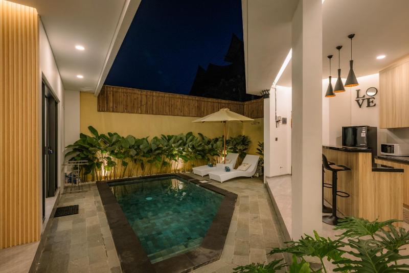 NEW! Villa Frost Berawa - 3 Bed Villa near Finns! - image 15