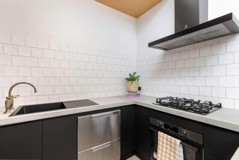 The Foundry on McLaren - Urban CBD Retreat - image 6