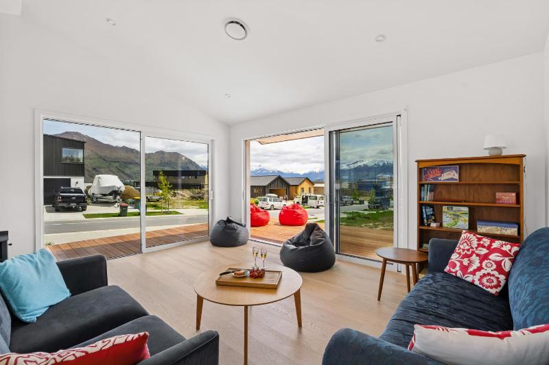 Skiwi - Wanaka Holiday Home - image 4