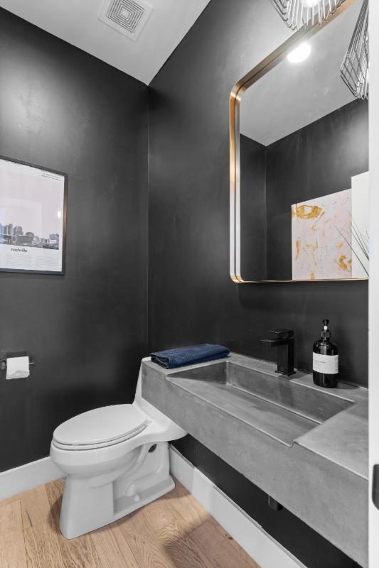 Stylish Nashville Stay Skyline Views - image 15