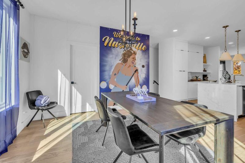 Stylish Nashville Stay Skyline Views - image 12