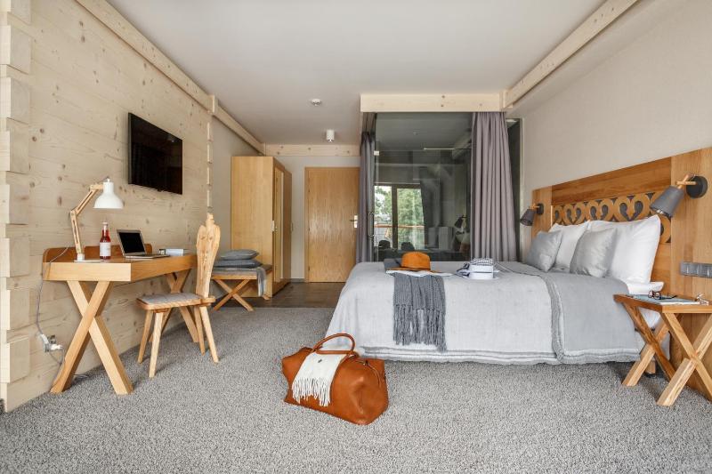 Premium Double Room with Mountain View image 3