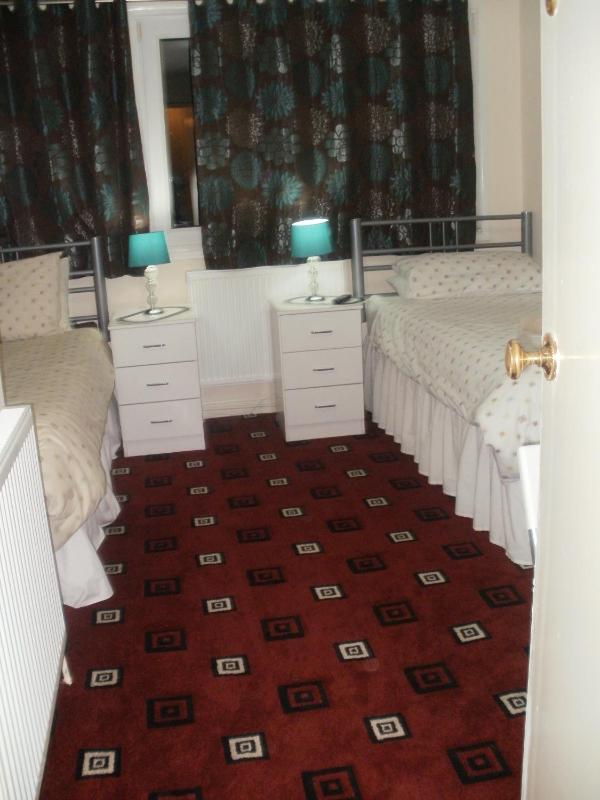 Twin Room image 1