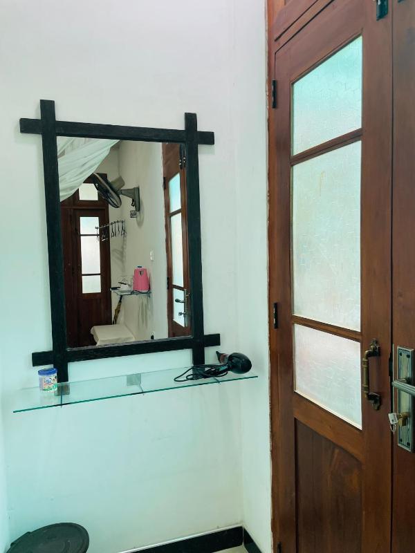 Ritz inn Ella - image 8