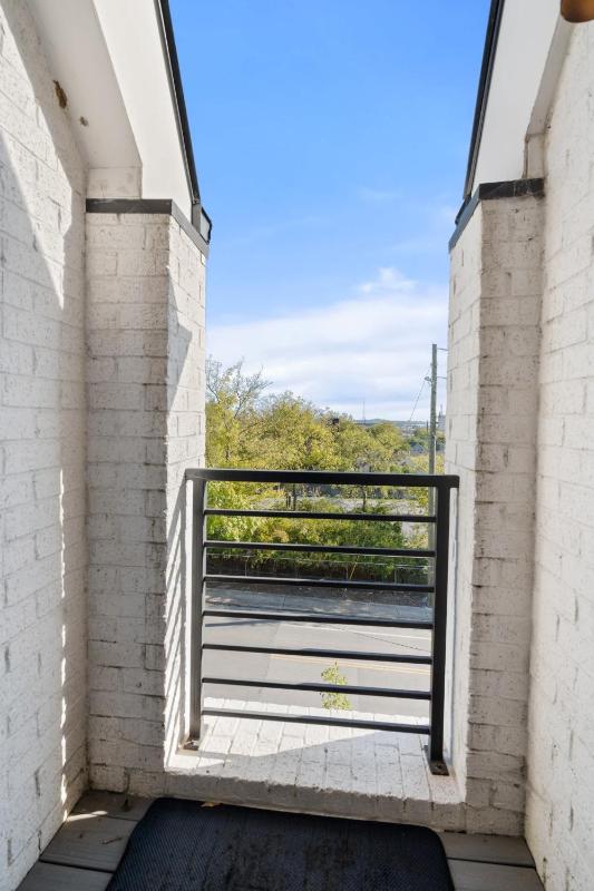 Group Friendly 2 Nashville Homes Sleeps 15 - image 13