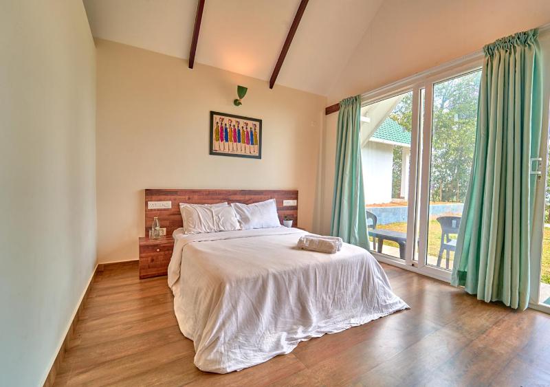 Gardenia Pool Resort Kanthalloor by VOYE HOMES Mountain View Stay Near Bhramaram view Point - image 37