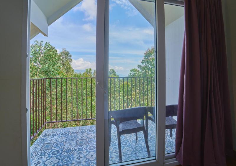 Gardenia Pool Resort Kanthalloor by VOYE HOMES Mountain View Stay Near Bhramaram view Point - image 13