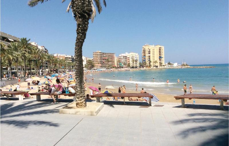 Stunning Apartment In Torrevieja With Wifi - image 11